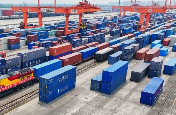 干散貨船運(yùn)運(yùn)費(fèi)是連接全球貿(mào)易重要紐帶，價(jià)格變動(dòng)牽動(dòng)無數(shù)商家神經(jīng)
